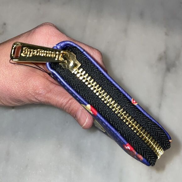 Lounge Fly Wallet Disney Parks NWT Snack Treats Food Zip Continental Wallet HTF - Picture 9 of 17